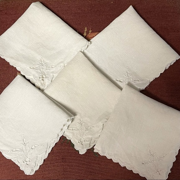 Floral Embroidered Ecru Linen Table Napkins Set of 5 Mid Century Napkins 1950s - Picture 3 of 7